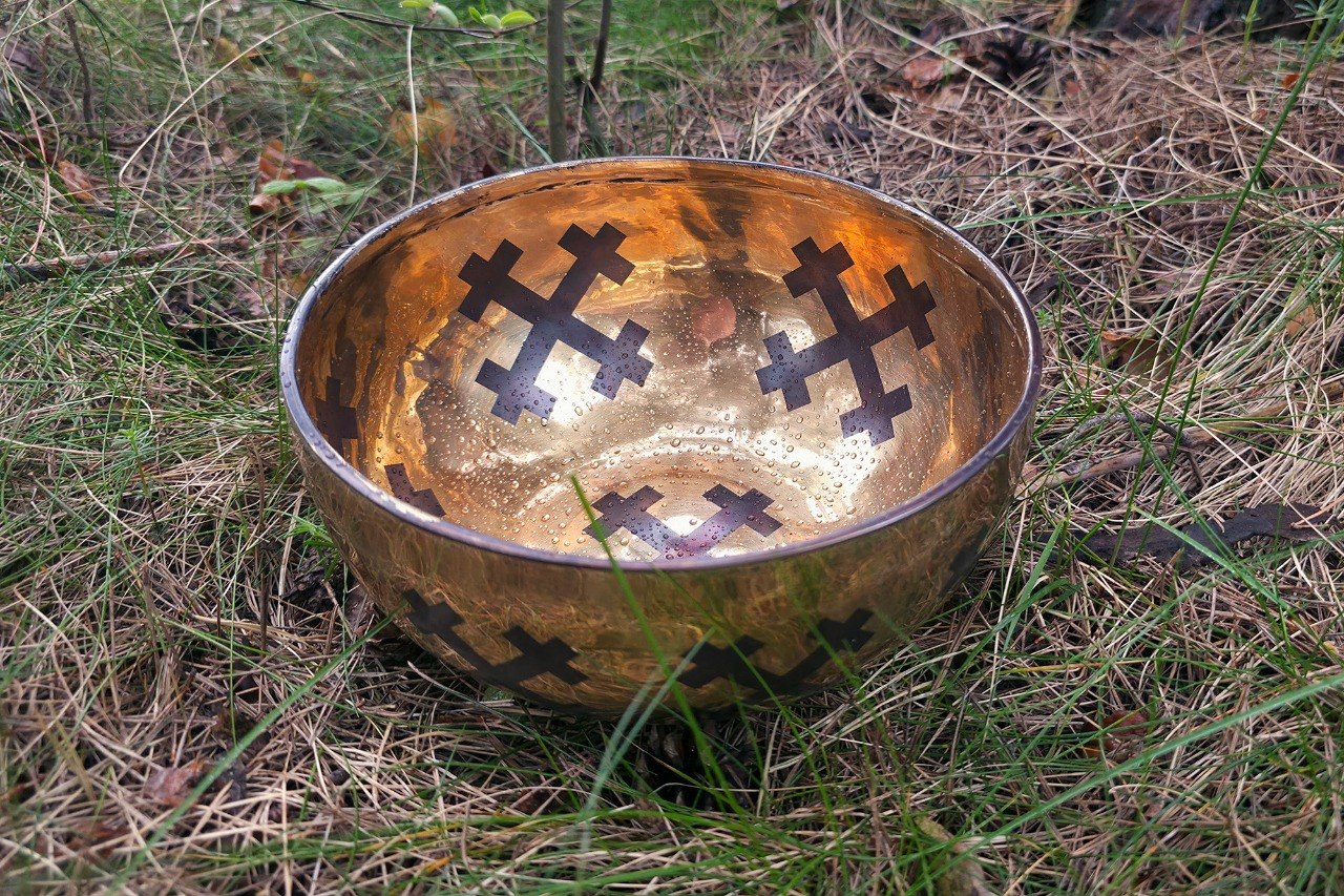 Māras Cross Full Moon Singing Bowl