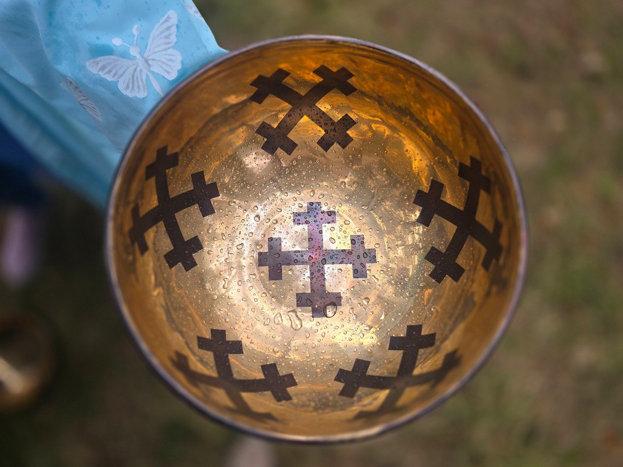 Handmade Full Moon Singing Bowl with Māras Cross. Premium sound healing bowl for meditation, sound bath, yoga, chakra balancing and spiritual practice.
