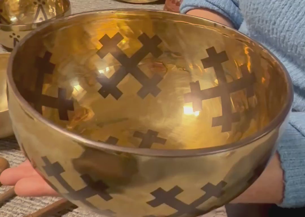 Handmade Full Moon Singing Bowl with Māras Cross. Premium sound healing bowl for meditation, sound bath, yoga, chakra balancing and spiritual practice.